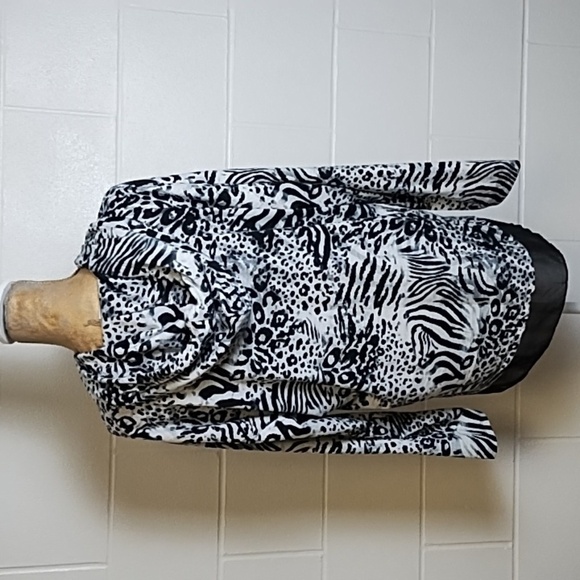 Simply Noelle Tee Shirt Knit Animal Print Hoodie Sheer Detail Trim 12/14 Lg/XL - Picture 2 of 12